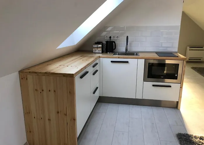 A Haz Гостевой дом Мишкольц